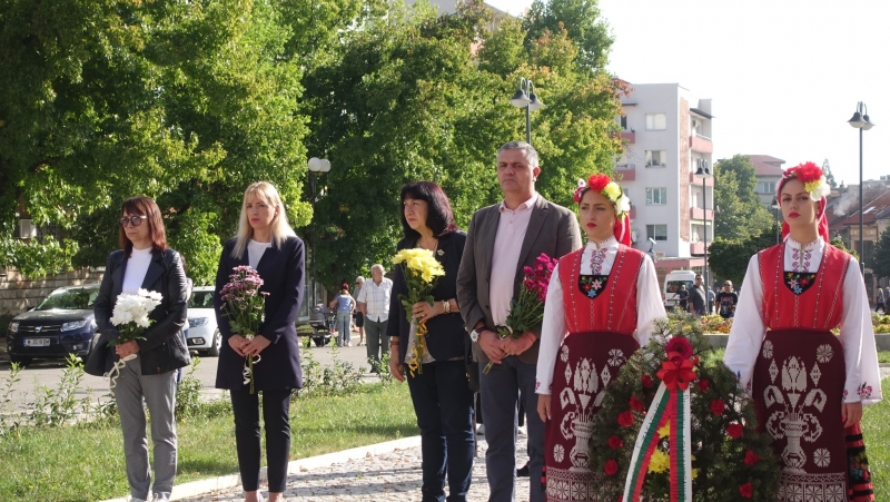 С тържествено издигане на националния флаг на Република България Берковица