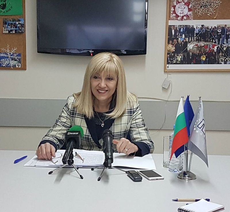 Като успешна в инфраструктурно отношение определи изминалата 2017 г народният