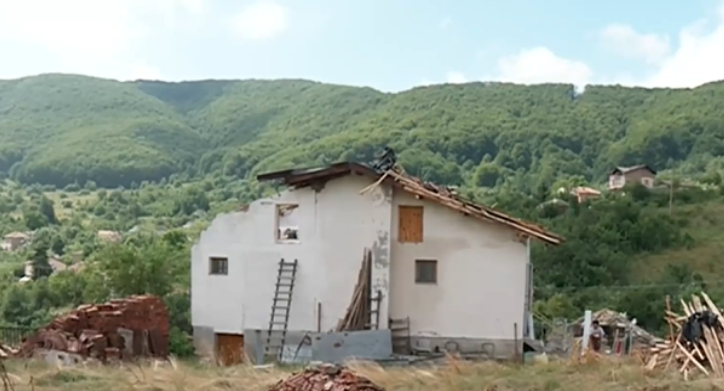 Торнадо се развилня и остави жители на село Губеш без