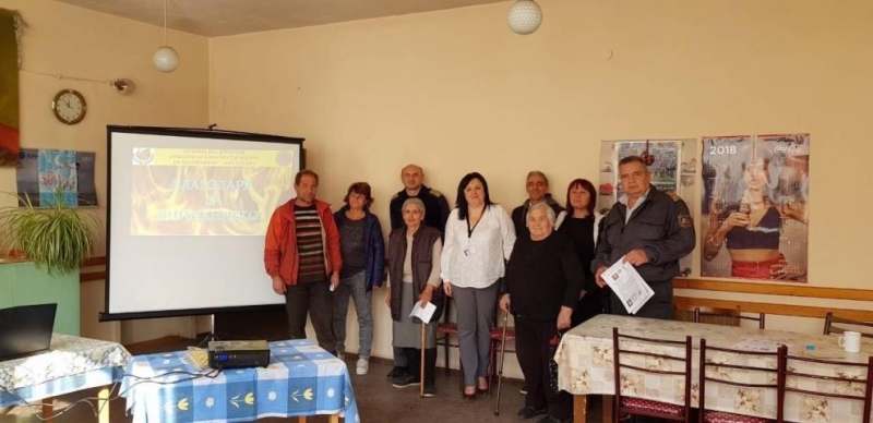 Служители на Регионална дирекция Пожарна безопасност и защита на населението Кюстендил