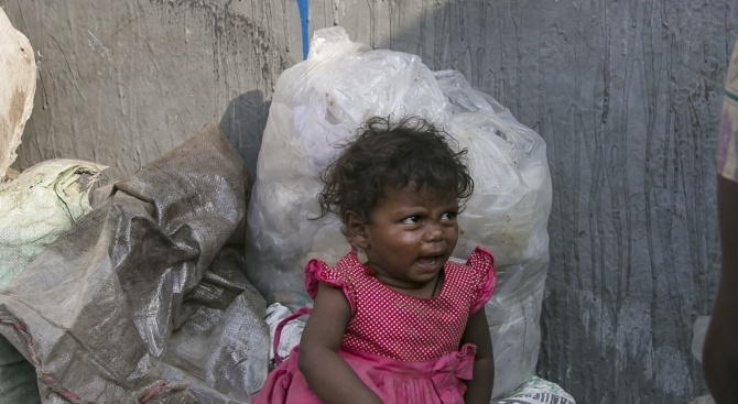 Най малко 53 индийчета са загинали след като яли плодове личи