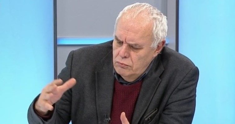 Наблюдаваме удивителна гледка По учебник правителството действа така както не