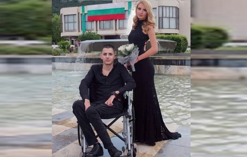 Мис Враца бе дама на абитуриент в инвалидна количка на бала му /снимки/