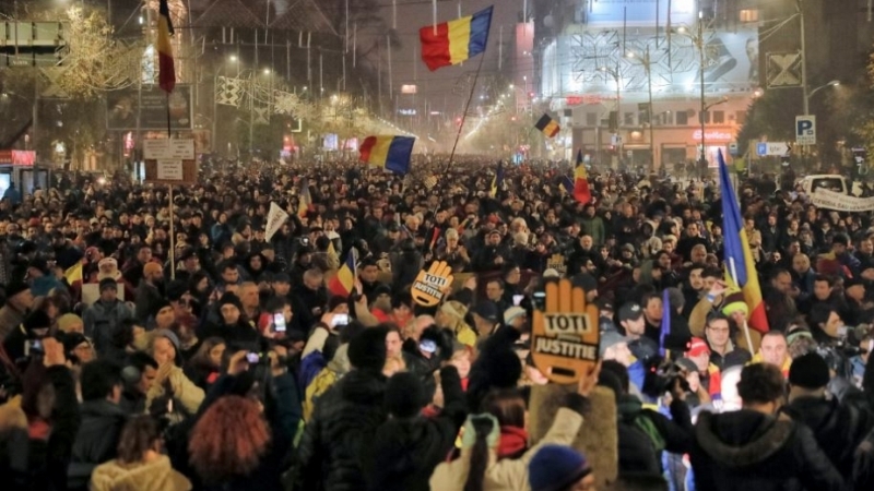 Десетки хиляди излязоха по улиците в Румъния Протестът отново е