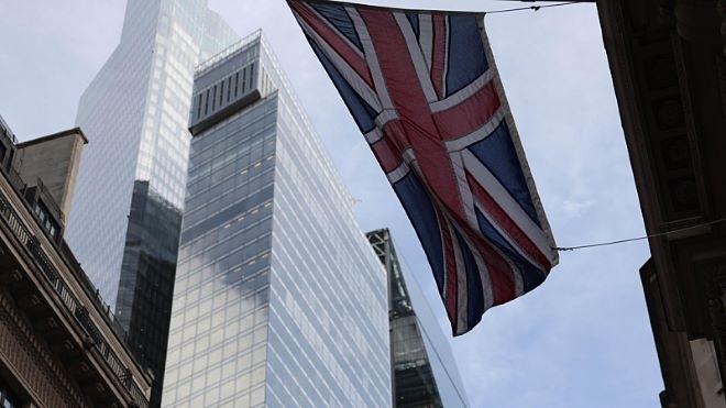 Във Великобритания университети и частни училища са обект на разследване