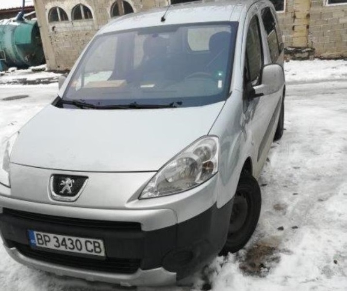 За без пари! НАП-Враца обяви за продан товарен автомобил „Пежо“ /снимки/