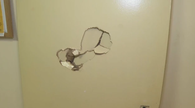 Полицаи търсят бандит потрошил вратата на лекарски кабинет в Монтанско