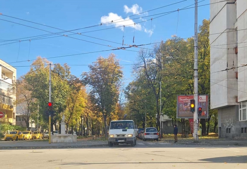 Опасност на пътя! Заблуден шофьор на камион подкара в насрещното във Враца /видео/