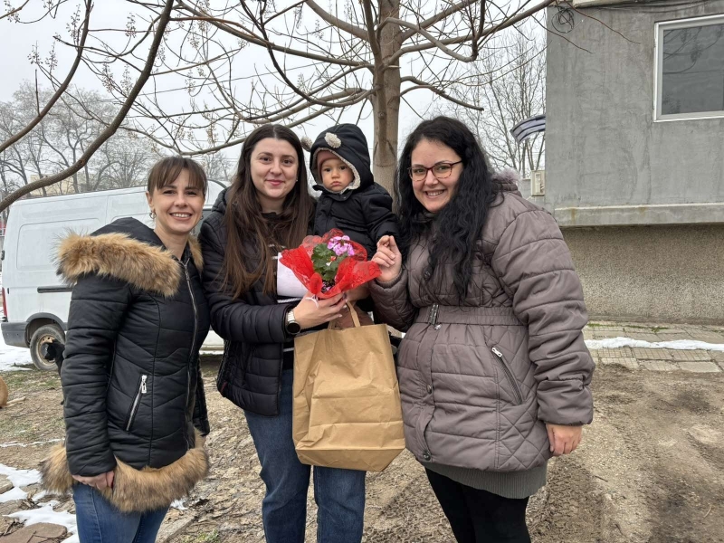 В празничния ден екипът на Общинска администрация Мизия и НЧ