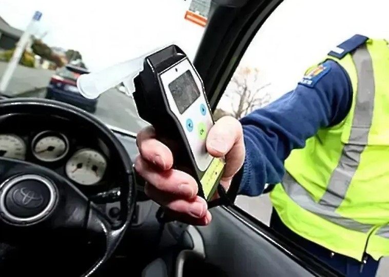 Ченгета хванаха мъртвопиян шофьор да юрка ТИР из Видинско, преспа в ареста