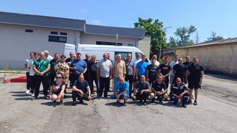 С много аплодисменти и вой на сирени колегите изпратиха в