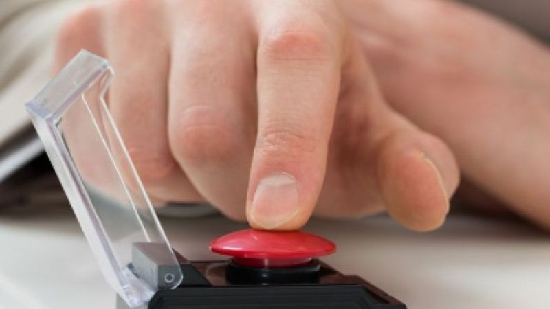 Лични лекари се оборудват с паник бутони в случай на