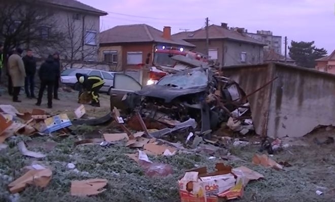 Появихе се първи снимки от тежката катастрофа в Харманли при