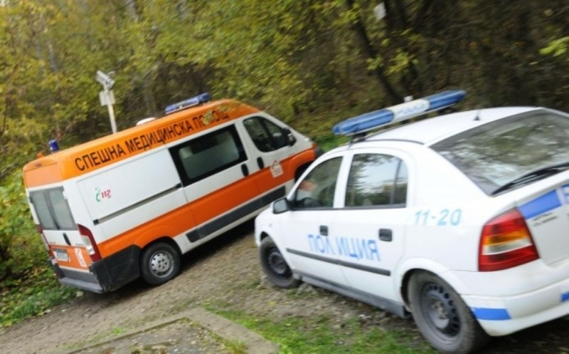 Заловени са група нелегални мигранти превозвани в линейка Подробности за случая ще