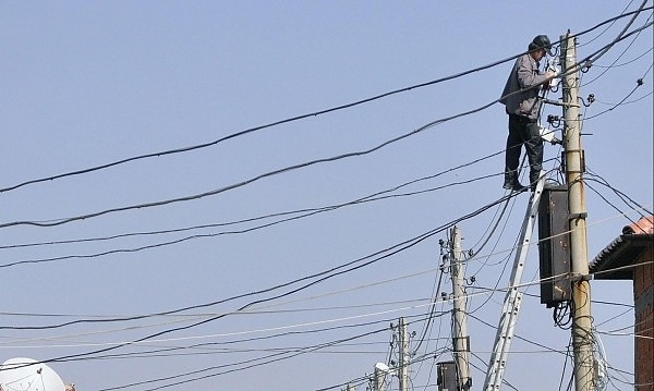 Служители на реда са засекли кражба на ток в къща