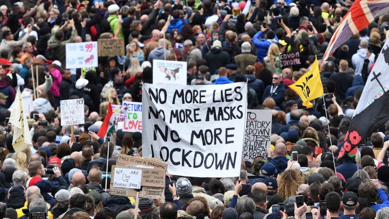 Демонстрация срещу ваксинирането и новите здравни паспорти се проведе в