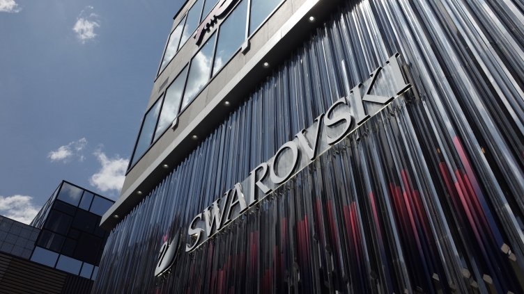 След Лувъра: Задигнаха бижута и от магазин на "Сваровски" в Париж