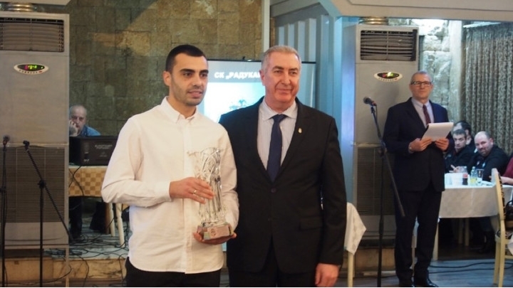 Капитанът на ОФК Бдин 1923 Ивайло Иванов взе приза за