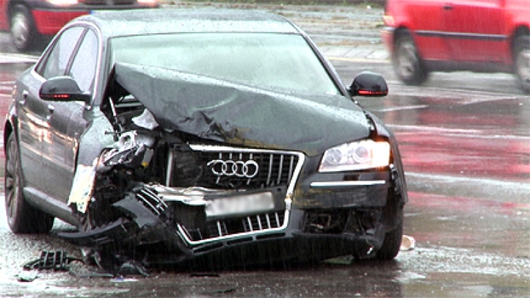 16 годишна открадна Ауди във Видинско и катастрофира с него научи