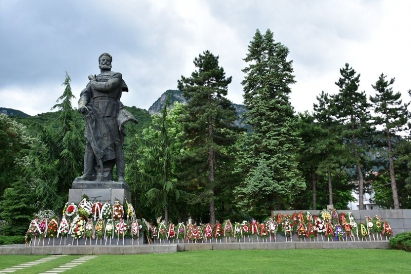 Петдесет и трима автори се включват в Националната художествена изложба Земята