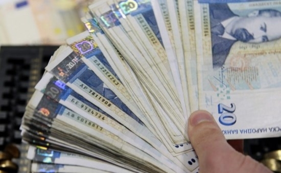 Две кражби на пари разследват от полицията във Врачанско съобщиха