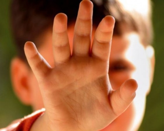 Френското правителство прие закон който забранява използването на насилие като