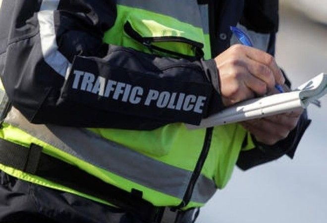 Служители на реда са хванали възрастен мъж да управлява нередовна