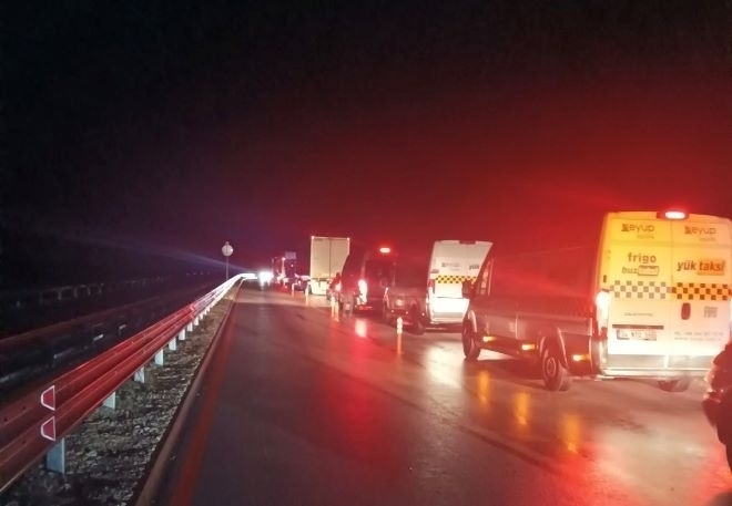 Пореден ТИР е катастрофирал на скоростния път между Мездра и