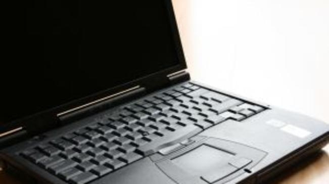 Неизвестен е задигнал лаптоп принтер и пари от фирма в