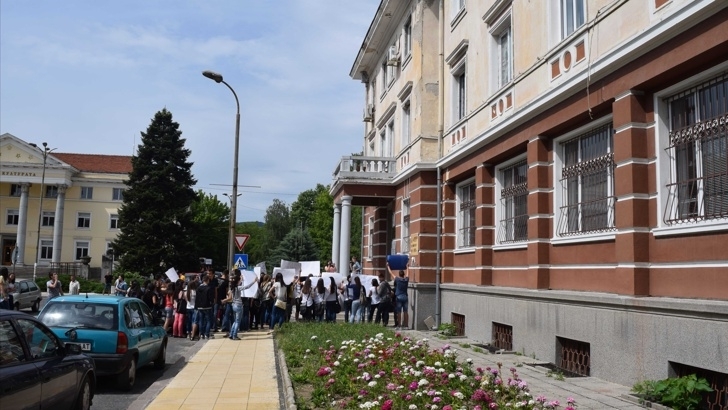 Коледната ваканция за учениците през следващата учебна година ще продължи