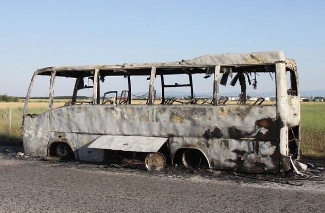 Автобус пътуващ по линията Бургас Камено се запали в движение Инцидентът