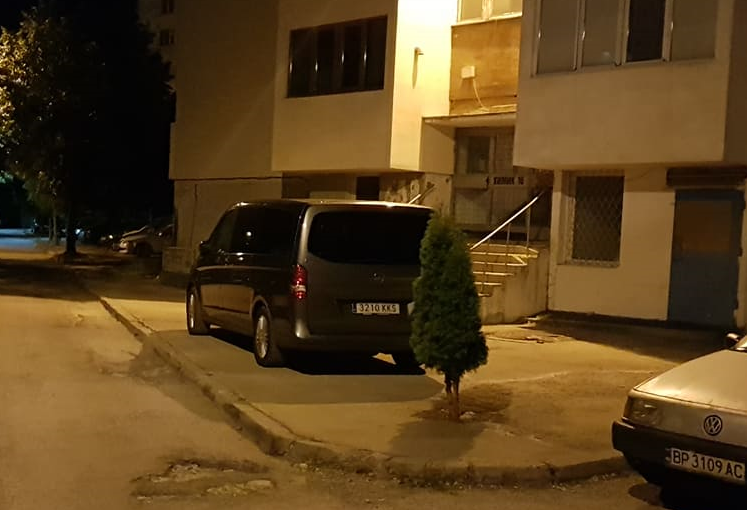 Нова мода в паркирането добива все по-голяма популярност във Враца.