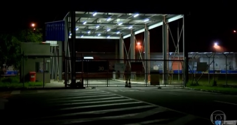 Група от около петима въоръжени е успяла да проникне в