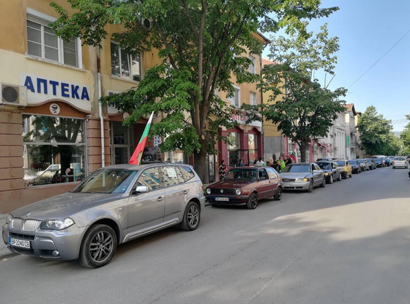 Десетки шофьори от Враца се включиха в днешното автошествие за