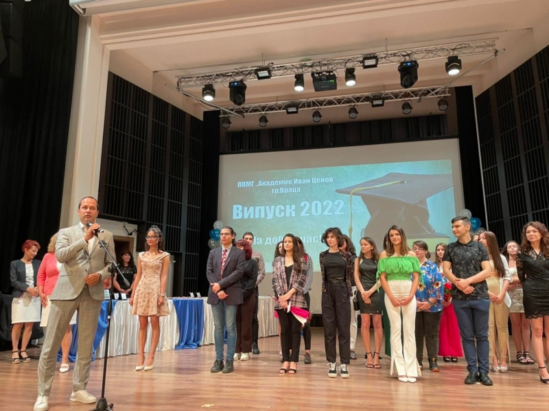 Връчиха дипломите на ученици от Математическата гимназия във Враца /снимки/