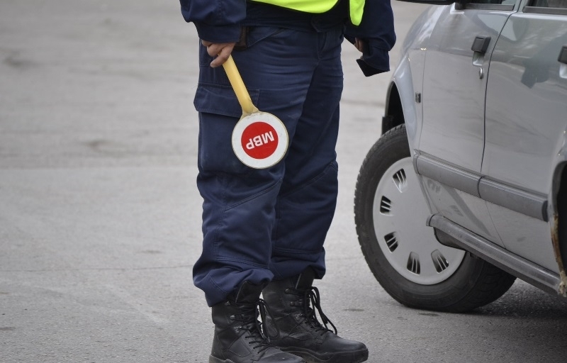 Служители на реда са хванали шофьор с нередовна кола по