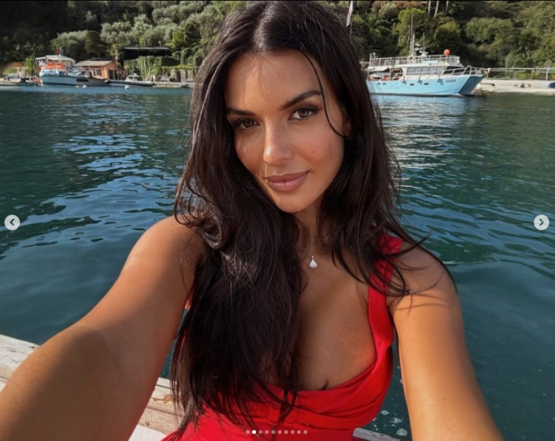 Победителката от риалитито Лов Айлънд Екин Су излезе на поредица от