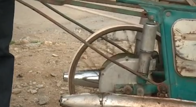 Мъж превърна мотора си в товарен кран С него той
