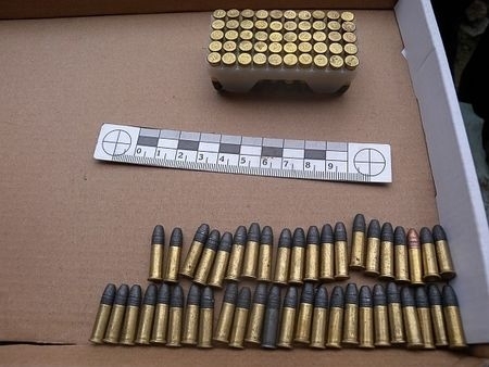 Ченгета тарашиха дома на мъж от Врачанско, намериха купчина с бойни патрони