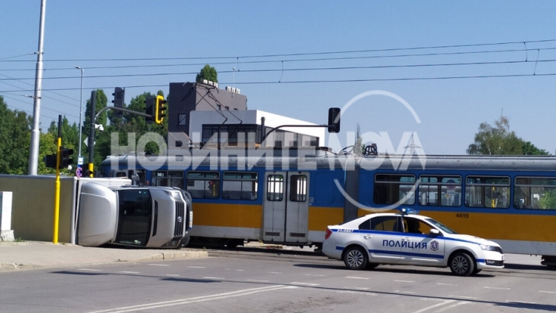 Миниван и трамвай се блъснаха в София предаде NOVA Инцидентът
