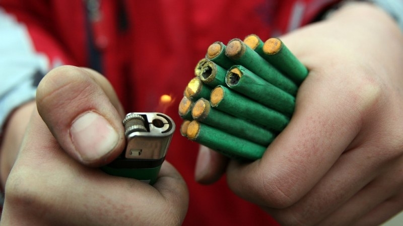 Гърмежи и заря подобни на ожесточена артилерийска битка огласиха Лом