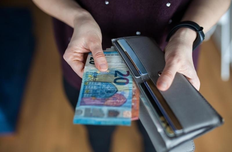 Преминаването от валутен борд в евро е възможно да генерира