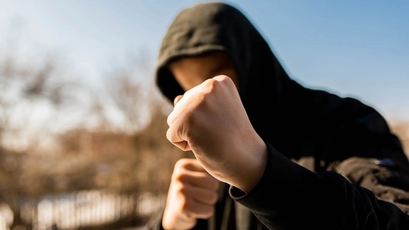 Малолетно момиче е било жестоко пребито от тийнейджър в Мездренско