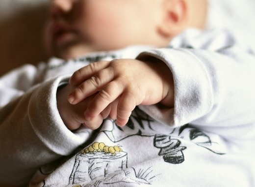 Бабата на 6 месечното бебе което беше изоставено в блок на