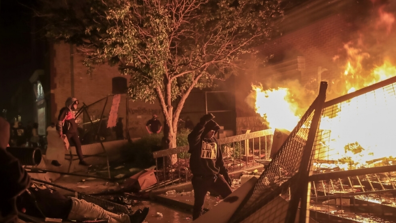 Кметът на американския град Денвър Майкъл Ханкок въведе комендантски час