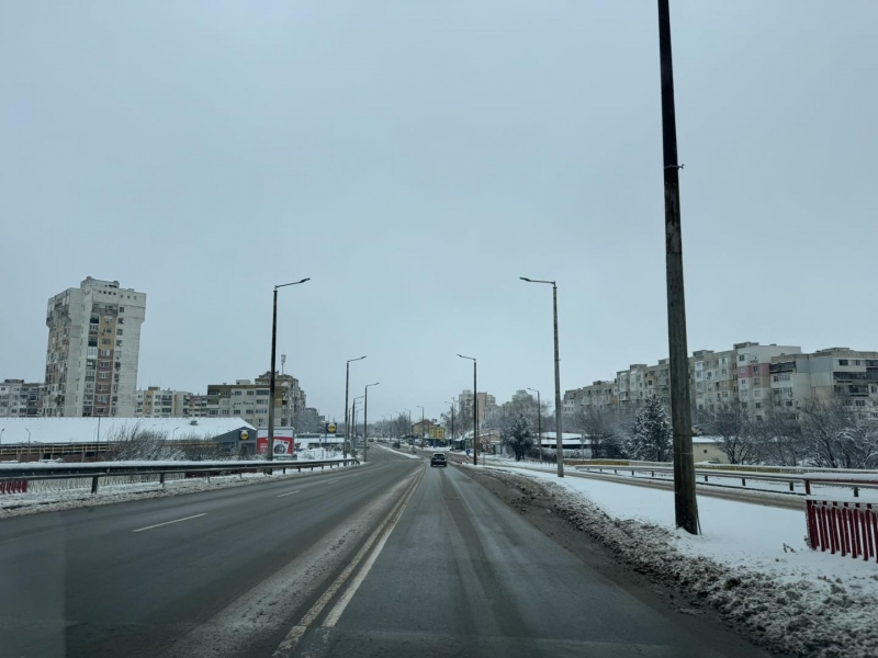 Продължава снегопочистването на територията на града и населените места на