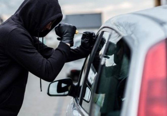 Варненец задигна резачка от автомобил във Враца съобщиха от областната