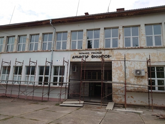 Ремонтират емблематична училищна сграда в Чипровци съобщи кметът Пламен Петков На