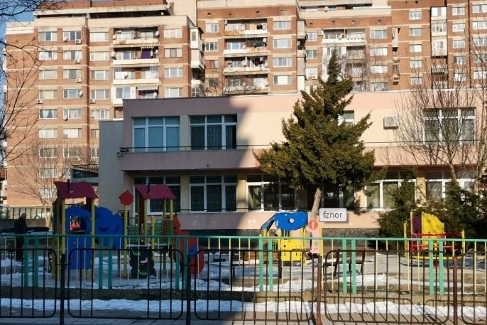 Възобновиха строително монтажните дейности по проекта за ремонт на дворните пространства