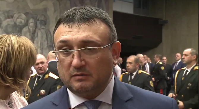 Всеки един полицай от системата на МВР ще получи по